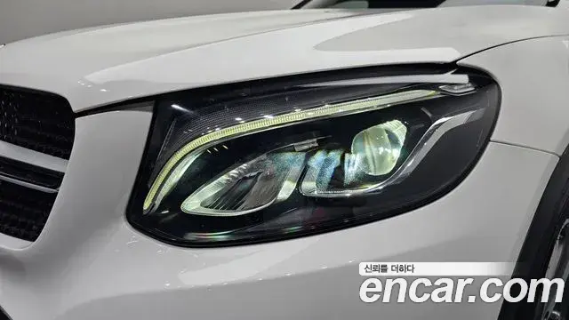 Mercedes-Benz GLC-Class 2019 — Şəkil 13/33