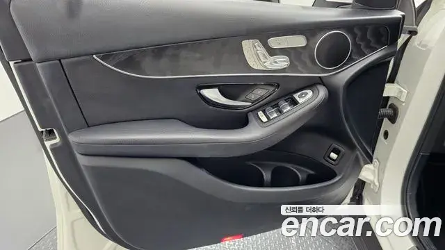 Mercedes-Benz GLC-Class 2019 — Şəkil 20/33