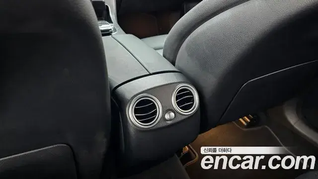 Mercedes-Benz GLC-Class 2019 — Şəkil 16/33