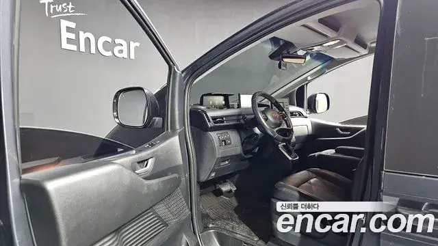 Hyundai Staria 2022 — ფოტო 8/20