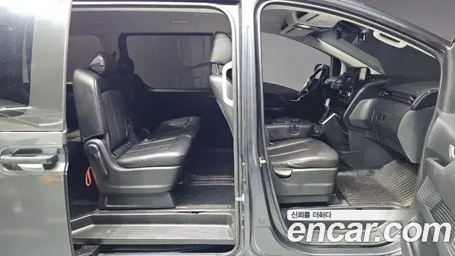 Hyundai Staria 2022 — ფოტო 19/20