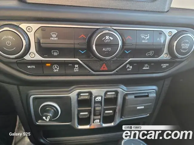 Jeep Wrangler 2021 — Şəkil 11/17