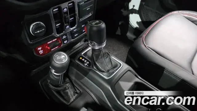 Jeep Wrangler 2025 — Photo 13/35