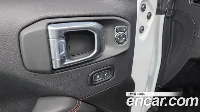 Jeep Wrangler 2025 — Photo 17/35