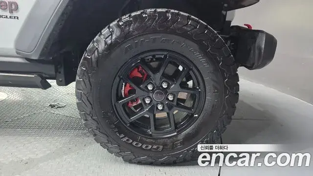 Jeep Wrangler 2025 — Photo 18/35