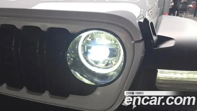 Jeep Wrangler 2025 — Photo 25/35