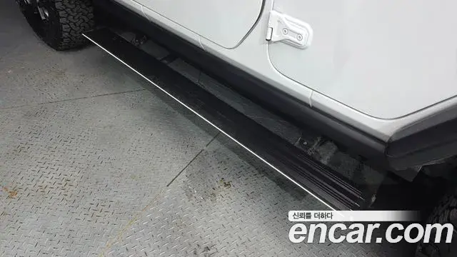 Jeep Wrangler 2025 — Photo 27/35