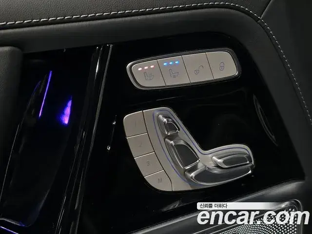 Mercedes-Benz G-Class 2021 — Photo 2/20