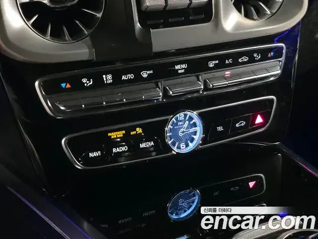 Mercedes-Benz G-Class 2021 — Photo 12/20