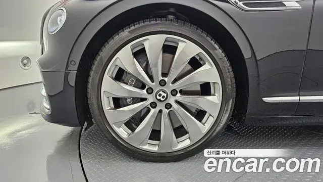 Bentley Flying Spur 2022 — Photo 24/39