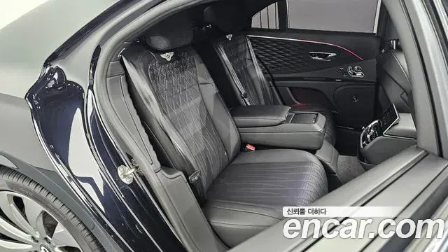Bentley Flying Spur 2022 — Photo 8/39
