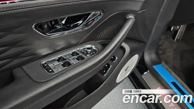 Bentley Flying Spur 2022 — Photo 18/39
