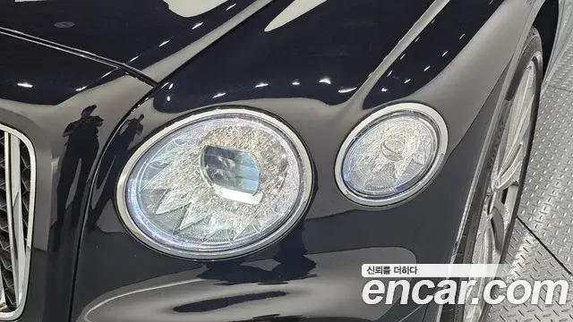 Bentley Flying Spur 2022 — Photo 14/39
