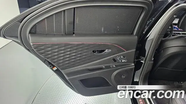 Bentley Flying Spur 2022 — Photo 28/39
