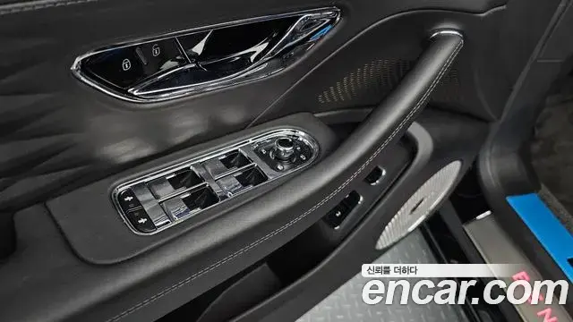 Bentley Flying Spur 2022 — Photo 31/39