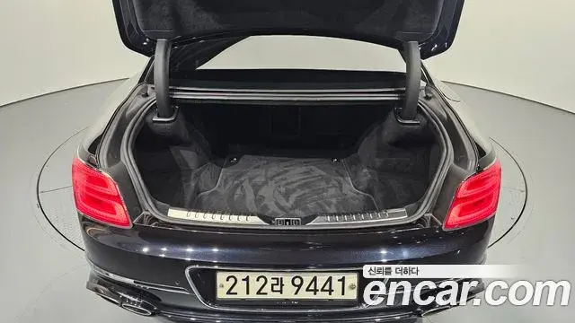Bentley Flying Spur 2022 — Photo 27/39