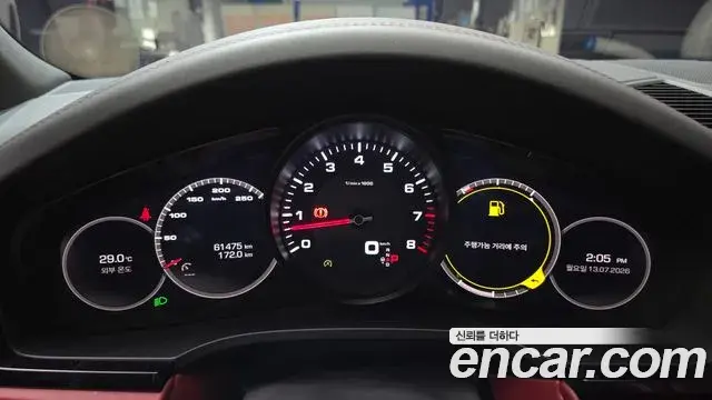 Porsche Cayenne 2019 — ფოტო 13/30