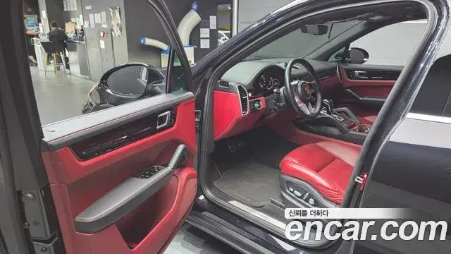 Porsche Cayenne 2019 — ფოტო 1/30