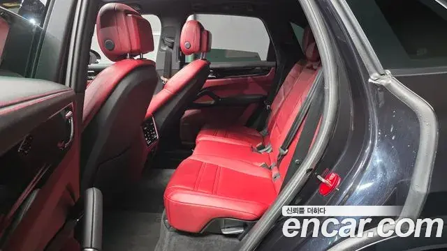 Porsche Cayenne 2019 — ფოტო 8/30