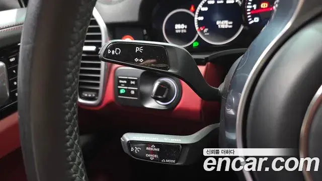 Porsche Cayenne 2019 — ფოტო 9/30