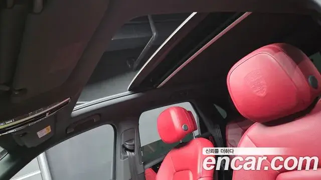 Porsche Cayenne 2019 — ფოტო 7/30