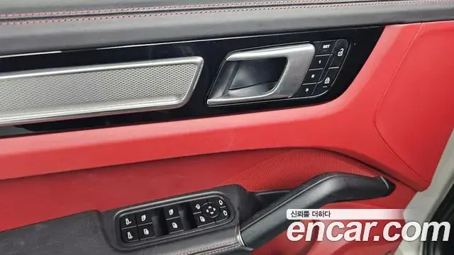 Porsche Cayenne 2022 — Şəkil 25/31