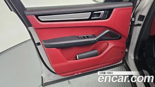Porsche Cayenne 2022 — Şəkil 26/31