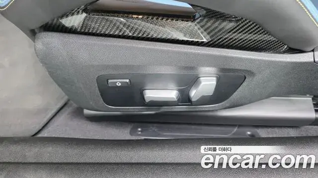 BMW M4 2023 — Photo 32/33