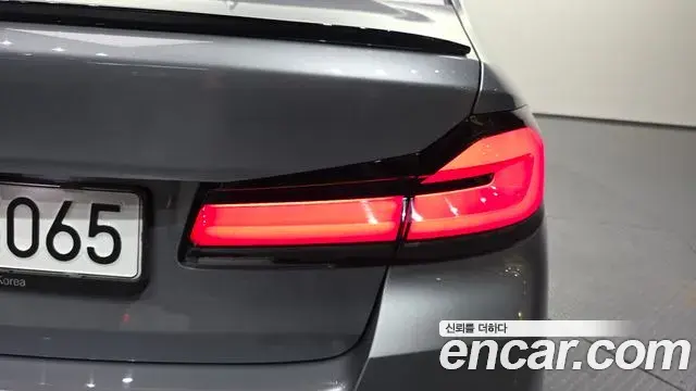 BMW 5 Series 2023 — Şəkil 22/31