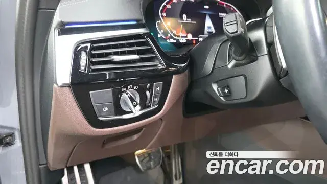 BMW 5 Series 2023 — Şəkil 14/31