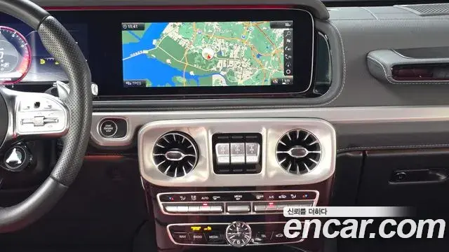 Mercedes-Benz G-Class 2023 — Photo 6/20