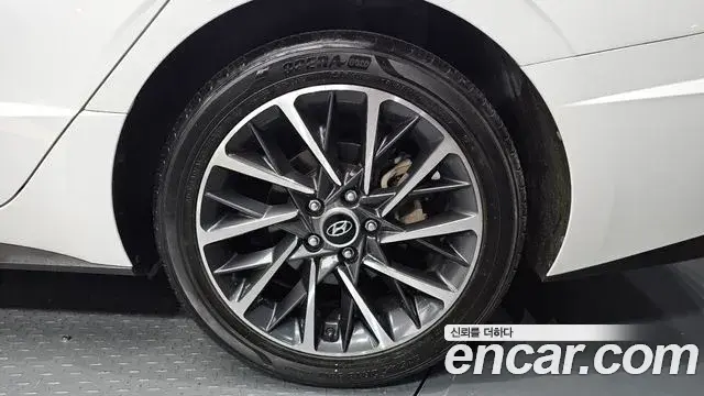 Hyundai Sonata Hybrid 2019 — Photo 24/31
