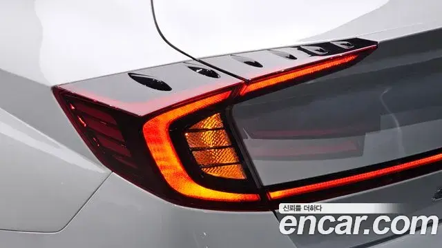 Hyundai Sonata Hybrid 2019 — Photo 4/31