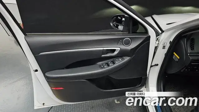 Hyundai Sonata Hybrid 2019 — Photo 19/31