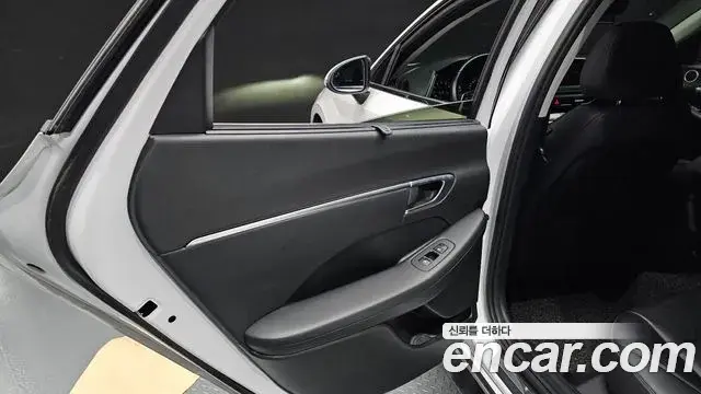 Hyundai Sonata Hybrid 2019 — Photo 25/31