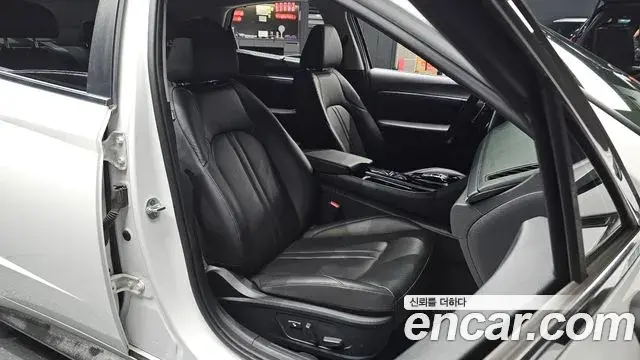 Hyundai Sonata Hybrid 2019 — Photo 23/31