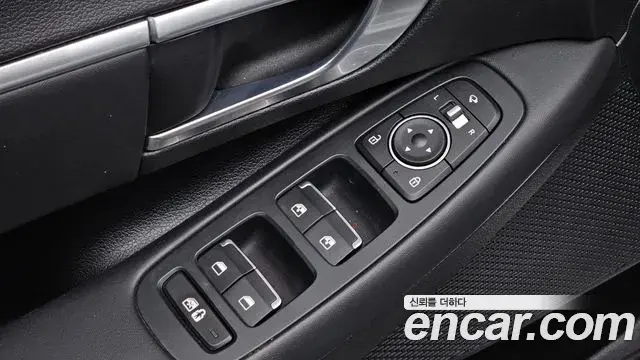 Hyundai Sonata Hybrid 2019 — Photo 16/31