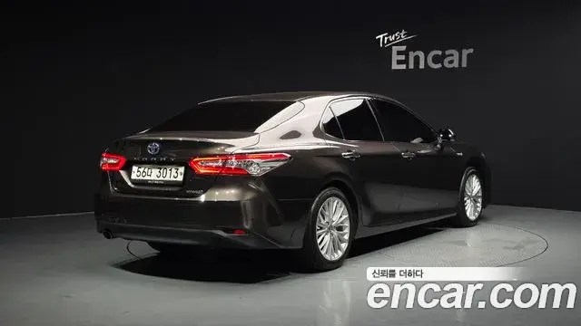 Toyota Camry 2018 — Photo 12/36