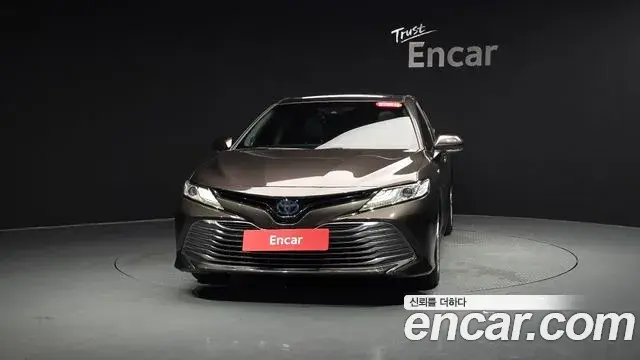 Toyota Camry 2018 — Photo 18/36