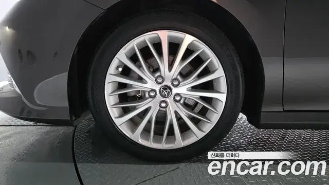 Toyota Camry 2018 — Photo 14/36