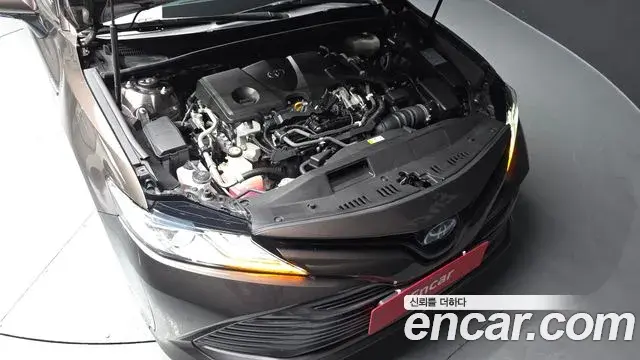 Toyota Camry 2018 — Photo 23/36