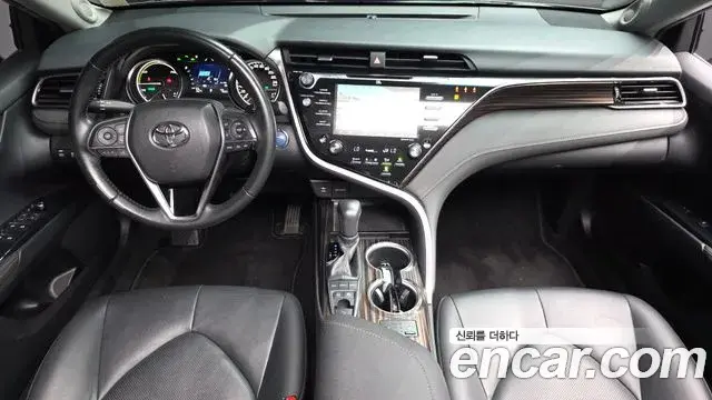 Toyota Camry 2018 — Photo 1/36