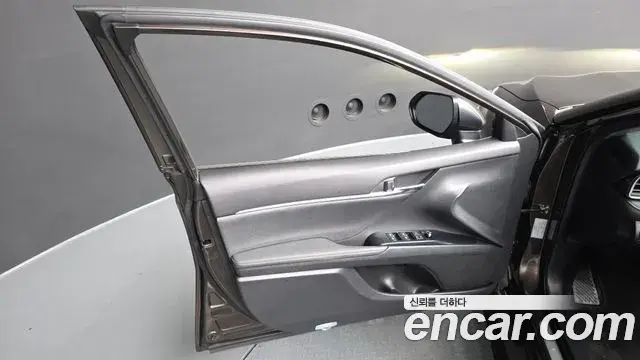 Toyota Camry 2018 — Photo 30/36