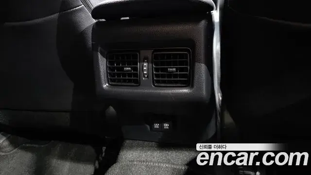 Toyota Camry 2018 — Photo 16/36