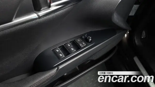 Toyota Camry 2018 — Photo 24/36