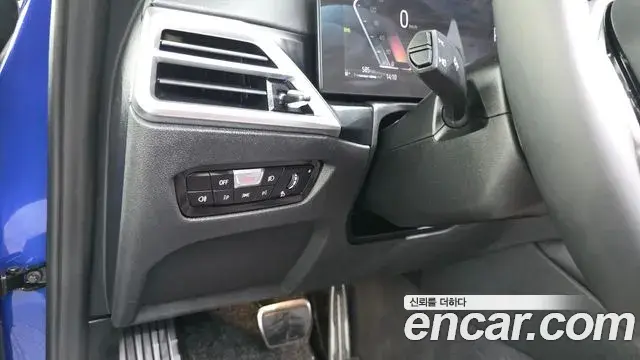 BMW 4 Series 2025 — Photo 23/33