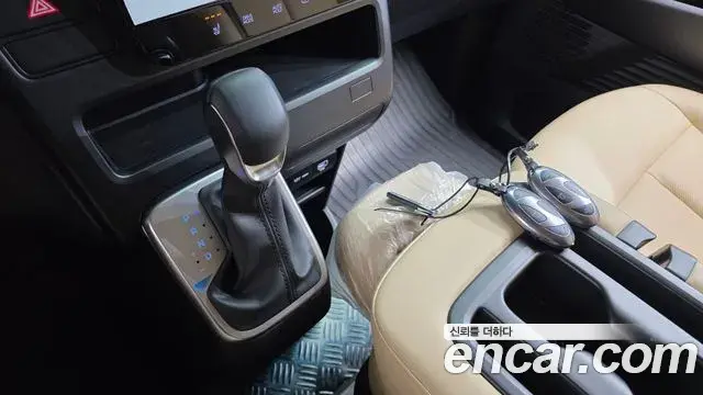 Hyundai Staria 2025 — Şəkil 2/20