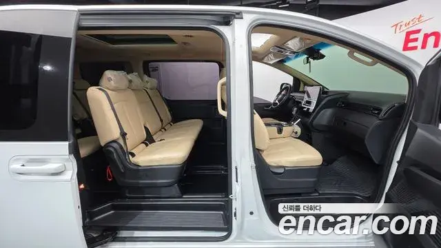 Hyundai Staria 2025 — Şəkil 13/20
