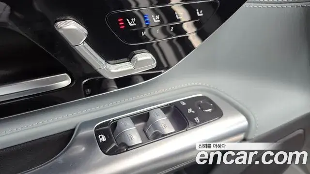 Mercedes-Benz SL-Class 2023 — Photo 32/40