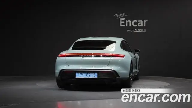 Porsche Taycan 2024 — ფოტო 1/31